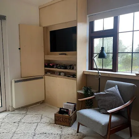 Designer Cabin With Private River Walk Hébergement de vacances Tipperary