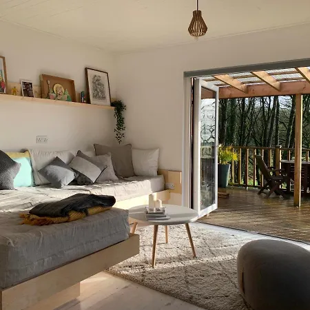 Designer Cabin With Private River Walk Feriehus