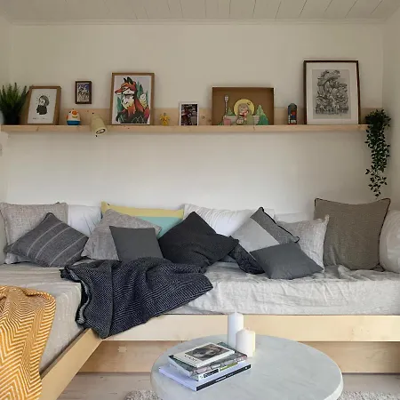 Hébergement de vacances Designer Cabin With Private River Walk