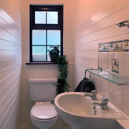 Designer Cabin With Private River Walk Hébergement de vacances Tipperary
